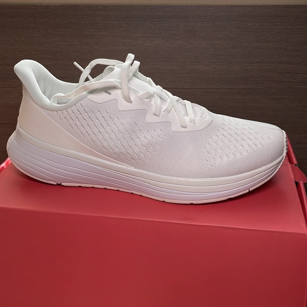 Lane Eight Women's Relay Trainer
Breeze NWB size 7.5 white